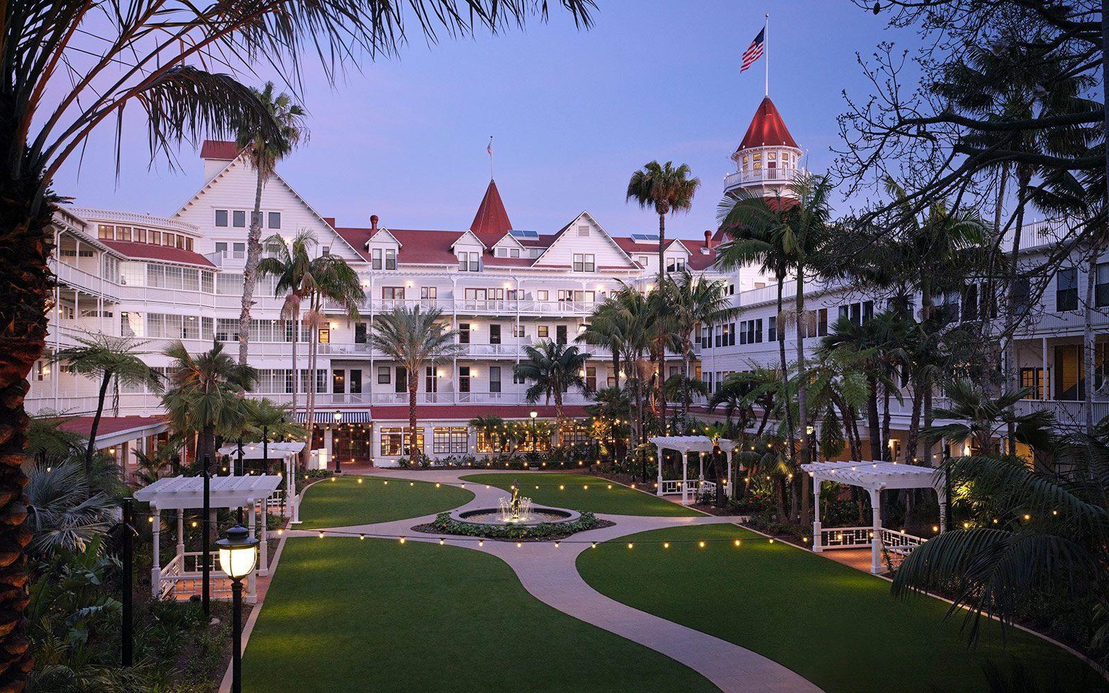 The Wedding Website of Anna Numi and Jay Maixner