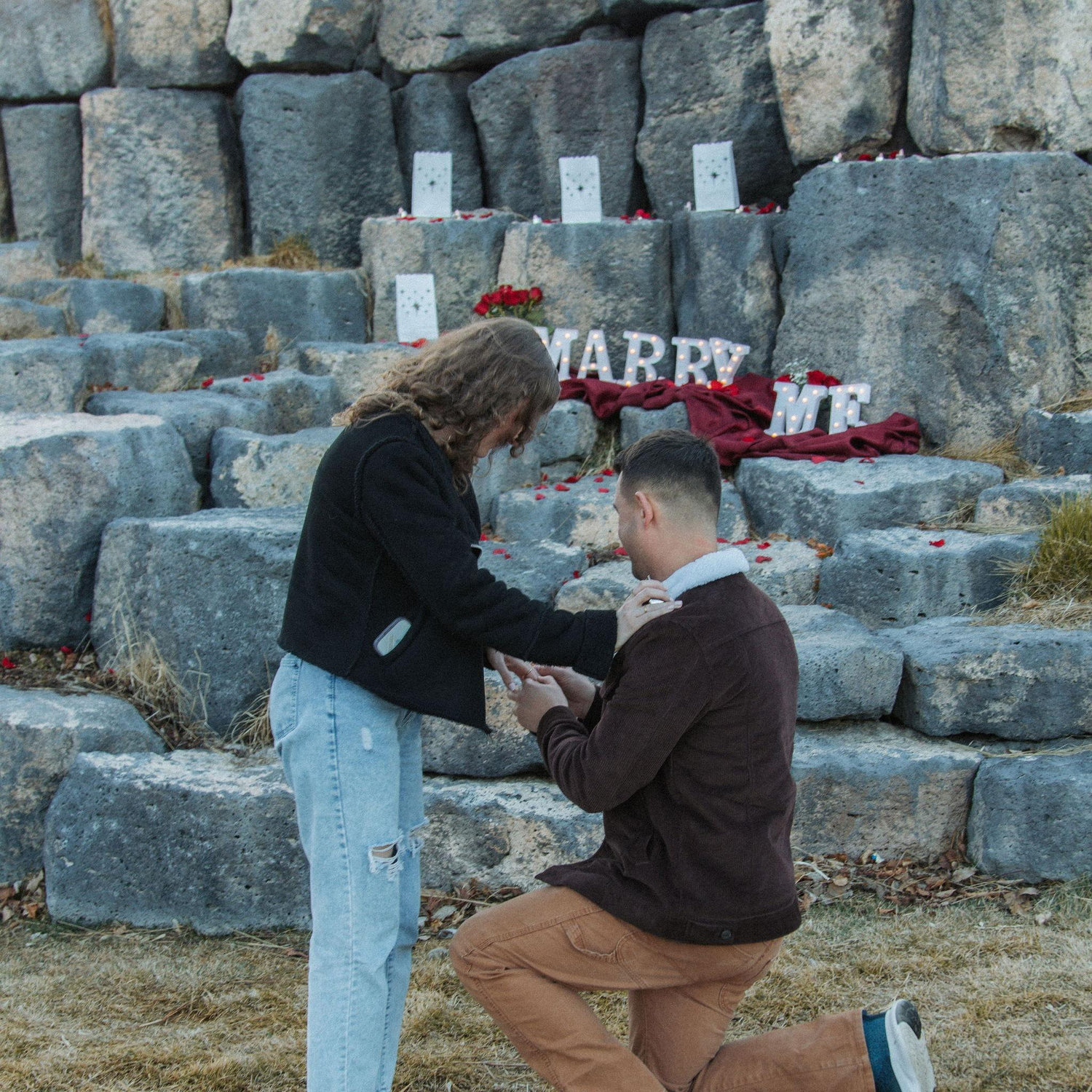 Look at him, down on one knee!!