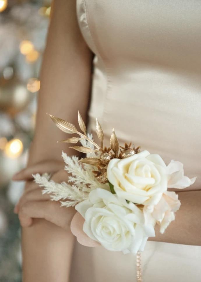 White and beige fall wedding corsage by Ling’s Moment