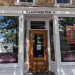 LakeHouse Pub