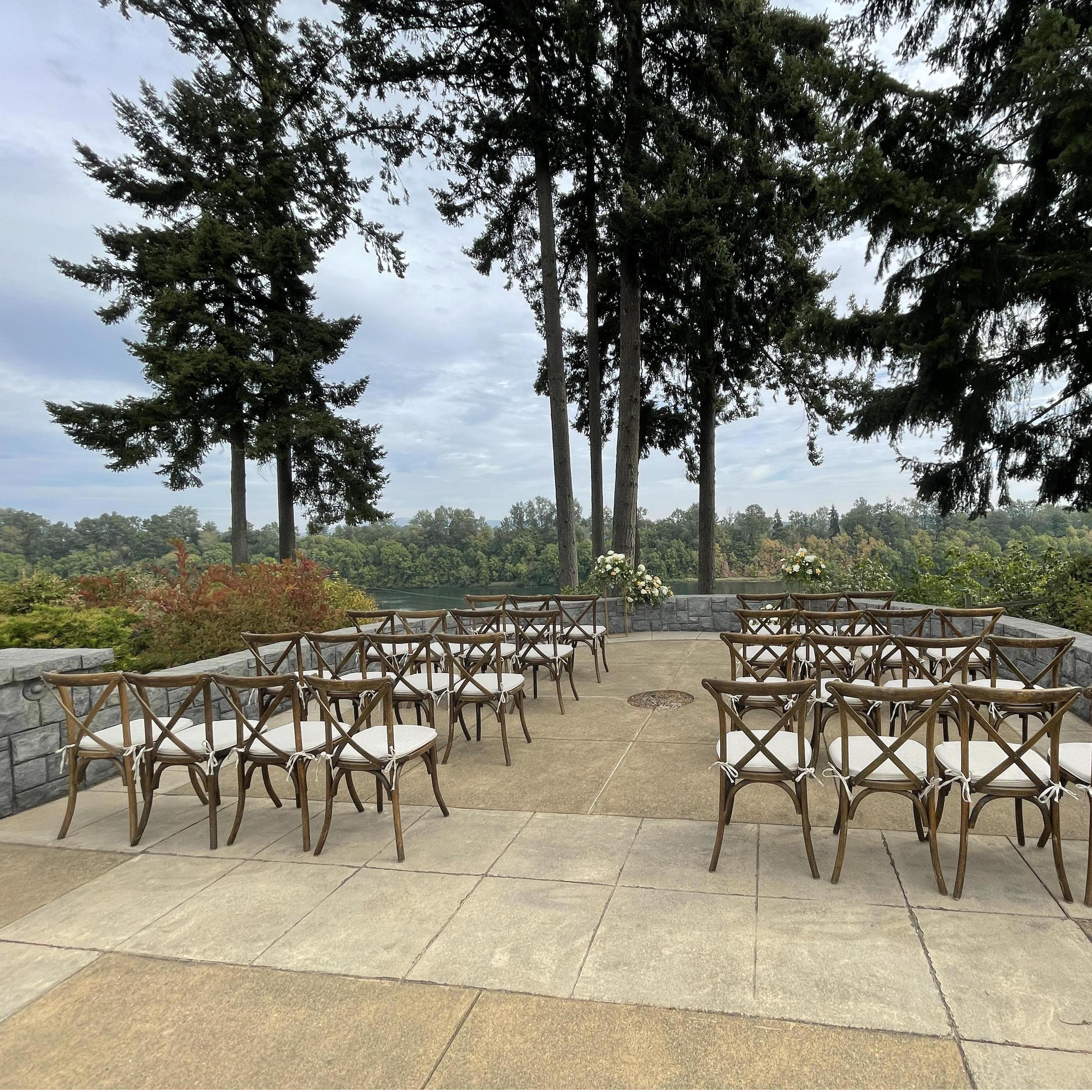 Ceremony at Del Mar Villa in Dundee, OR