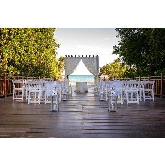 A little sneak peak to our ceremony location- the Gabi Bridge.