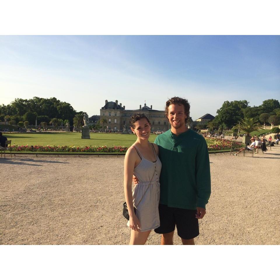 Just a second photo to appreciate:
1) Hank making Paris happen
2) Hank's study abroad "flow"... look at those luscious locks!
