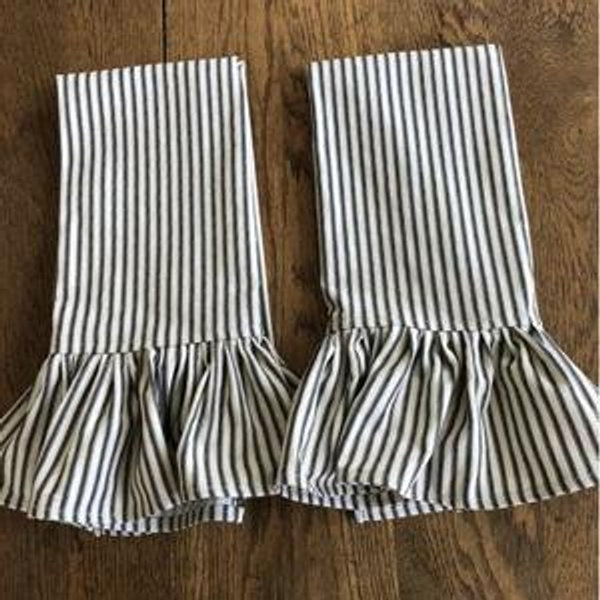 Striped Towels With Ruffles (Beige)