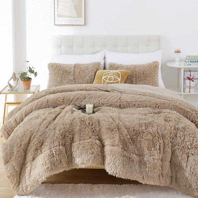 Smoofy Fluffy King Size Comforter Set, Faux Fur Comforter Set, Luxury Fuzzy King Bedding Set, Soft Shaggy Bed Set for All Season, 3 Pieces - 1 Comforter & 2 Pillowcases, Khaki