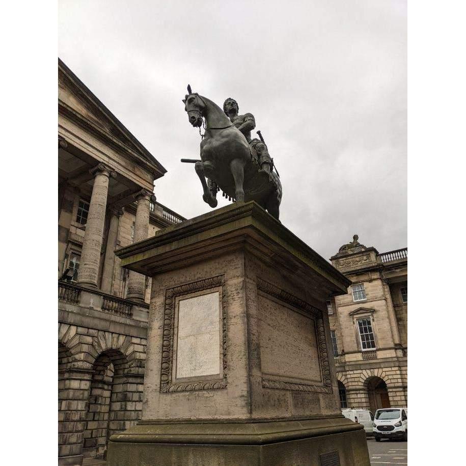 That night we did a scary ghost tour around Edinburgh and learned of some of the more ghastly stories that fill the city at night. We learned about some canibals, beheadings, and some "grave robbers"