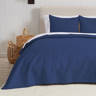 Clara 3-Piece Oversized Medallion Quilt Set
