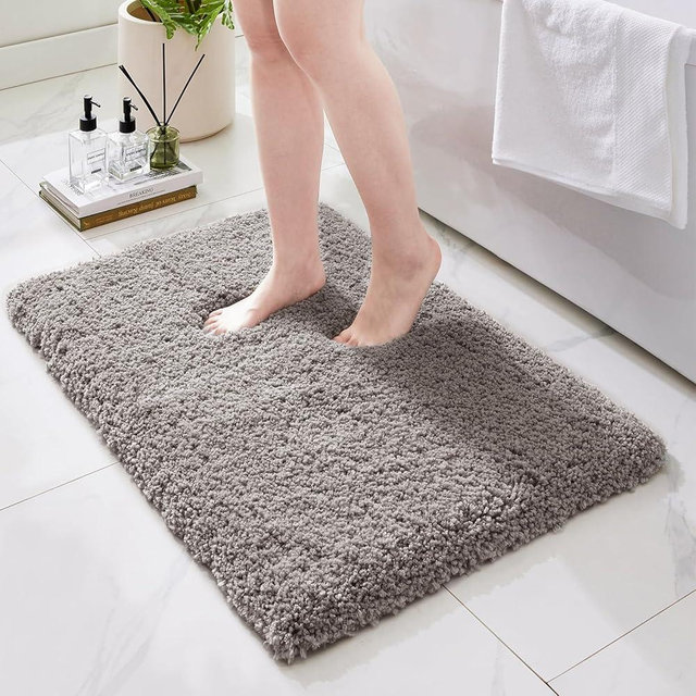 Ruggnovea Bathroom Rugs Grey 17x24 Machine Washable Bath Mat for Bathroom Floor Thick Fluffy Absorbent Bath Rug for Bathtub Non Slip Carpet for Shower