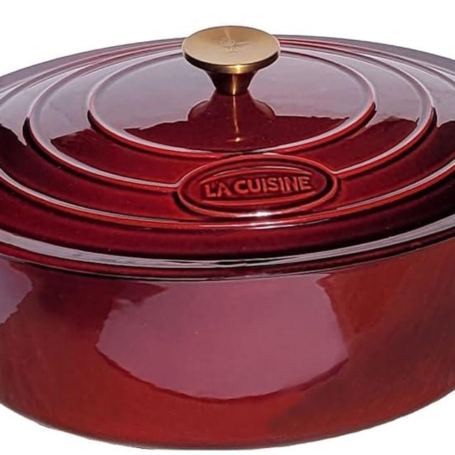 La Cuisine 6210GK Enameled Cast Iron Oval Casserole Dish, Dutch Oven Pot with Lid, 6.5 L, 33cm Internal Matte Black Enamel Coating, Cranberry, Gold-Plated Stainless Steel Lid Handle, Oven Safe