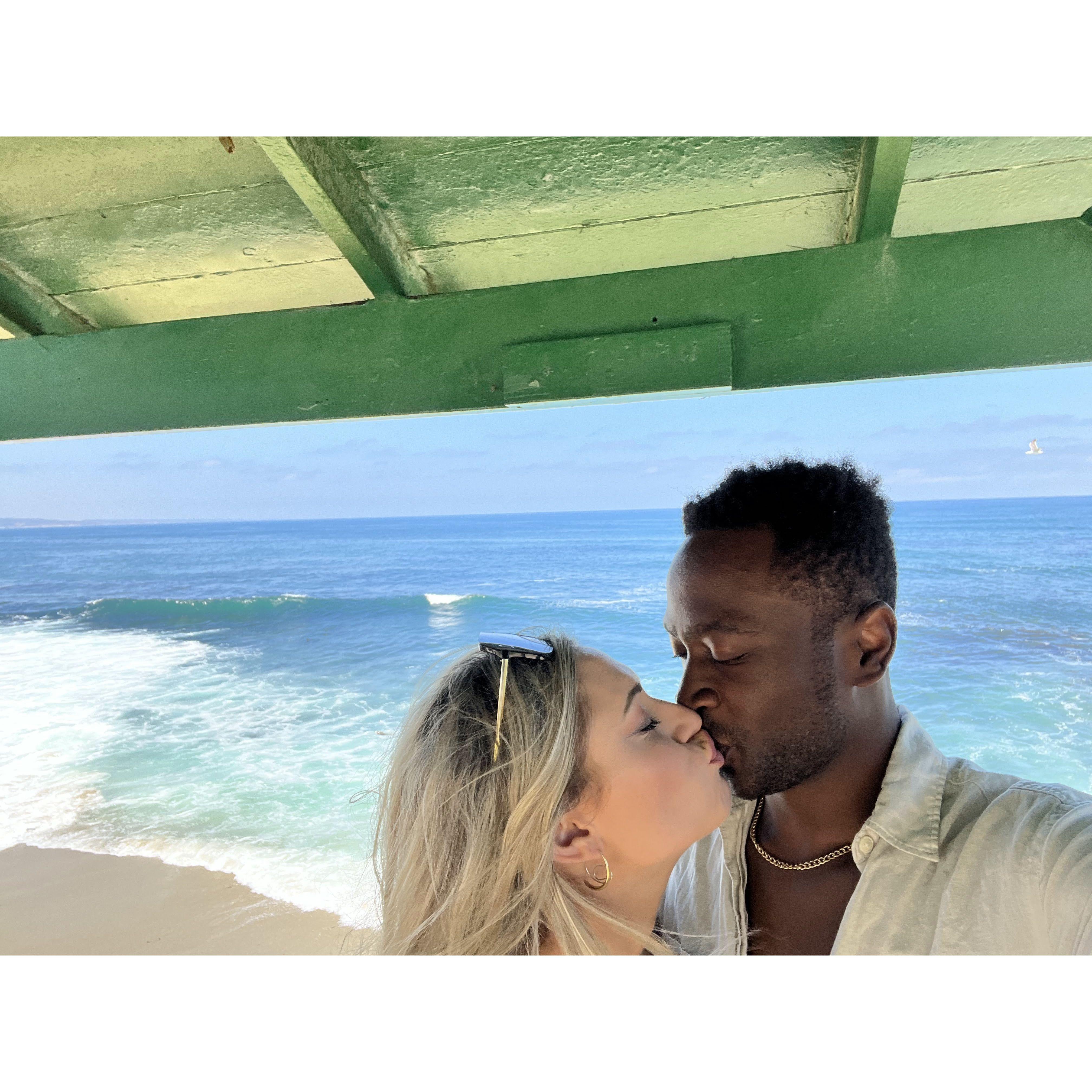 It's a California kissy pic ew!