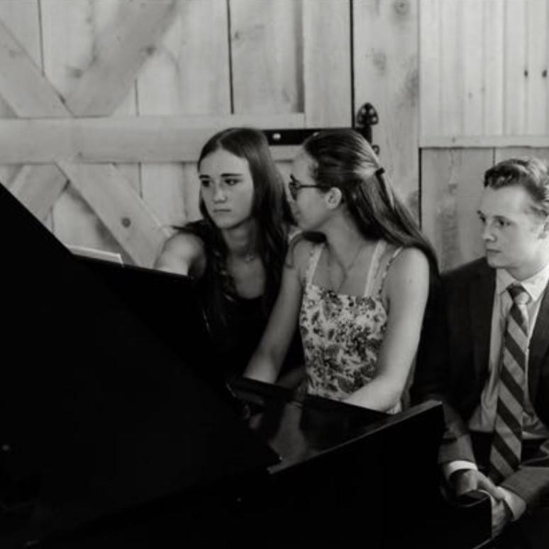 Kristen and Sean with Sarah (Kristen's sister). Kristen played piano for her cousin's wedding. This was Sean's first meeting with the Vigna extended family.