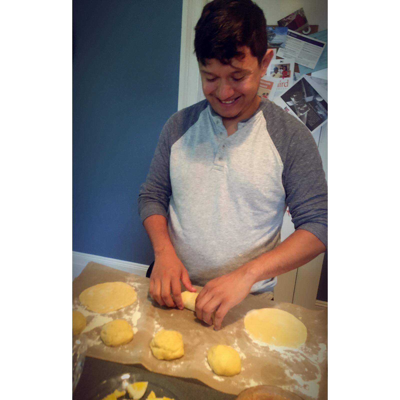 Pablo always trying to take Bolivian cuisine one step further. he made SALTENAS for us... like seriously?!?! us Bolivians only go get these at places, never try making them.
HE NAILED IT!