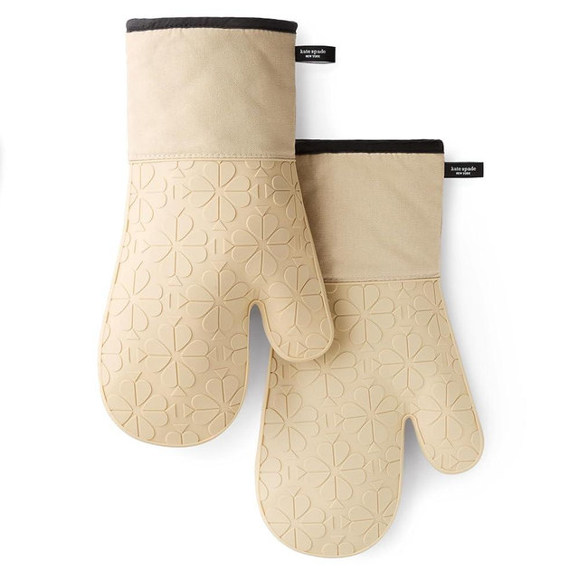 Kate Spade New York Spade Flower Soft Silicone Oven Mitt 2-Pack Set, Heat Resistant, Flexible Non-Slip Silicone Grip, Beige/Black, 7"X13"