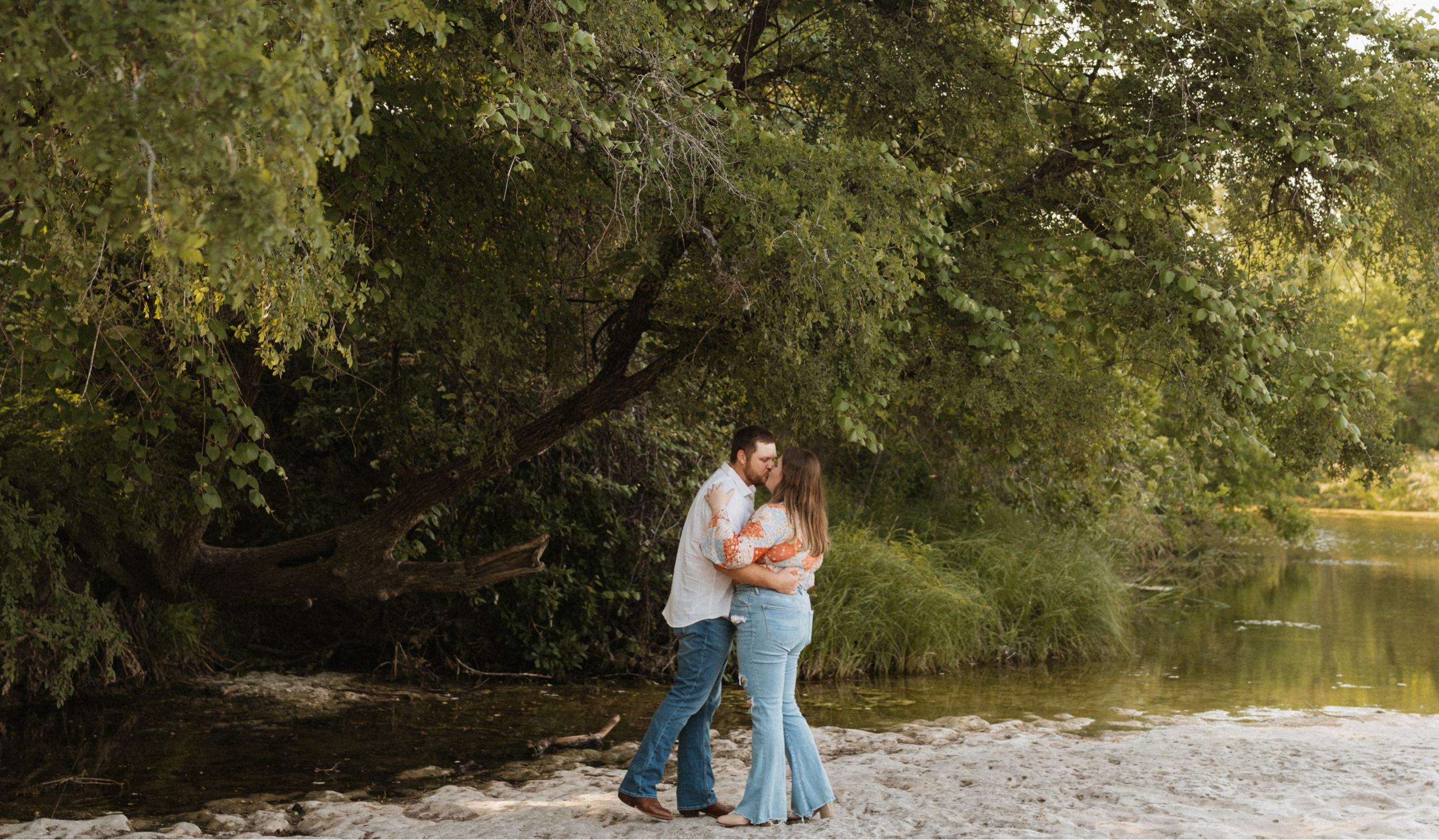 The Wedding Website of Ashton VanHoose and Trevor Pugh