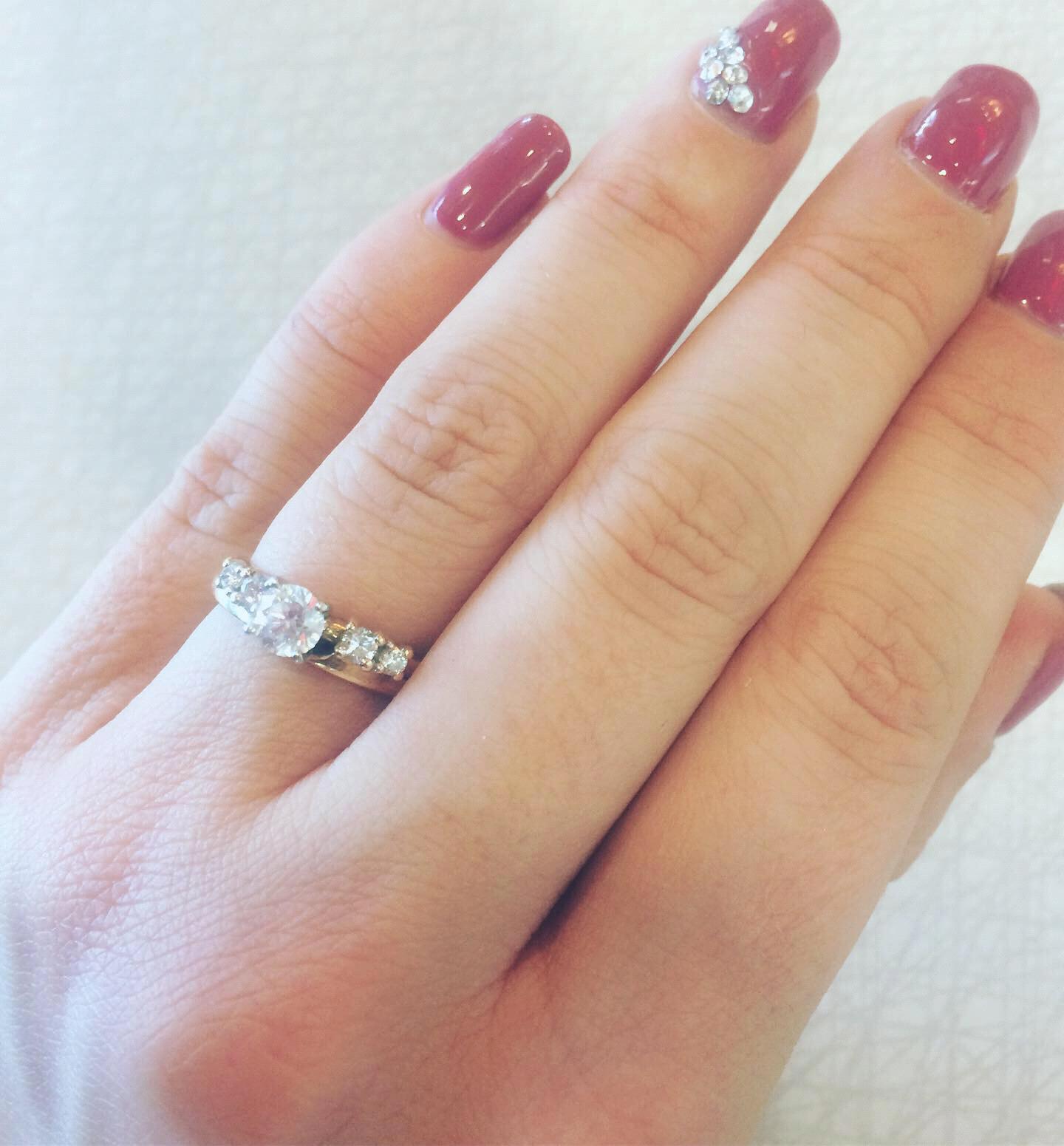 Felicity's new engagement ring