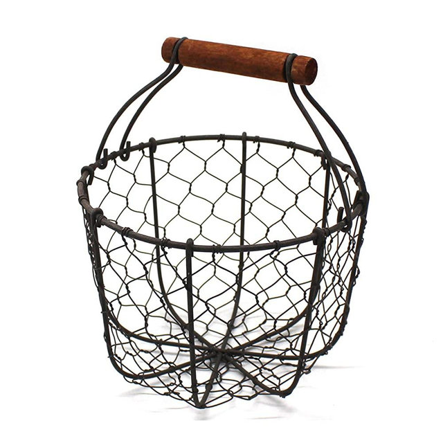 CVHOMEDECO. Chicken Wire Egg Basket Fruit Basket with Wooden Handle Primitives Vintage Gathering Basket. Rusty (Round)