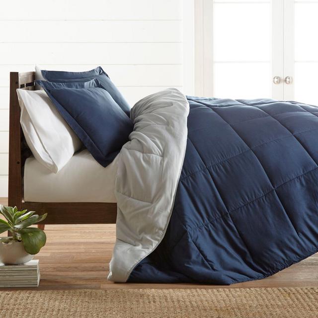 All Season Down Alternative 3-Piece Reversible Full/Queen Comforter Set in Navy