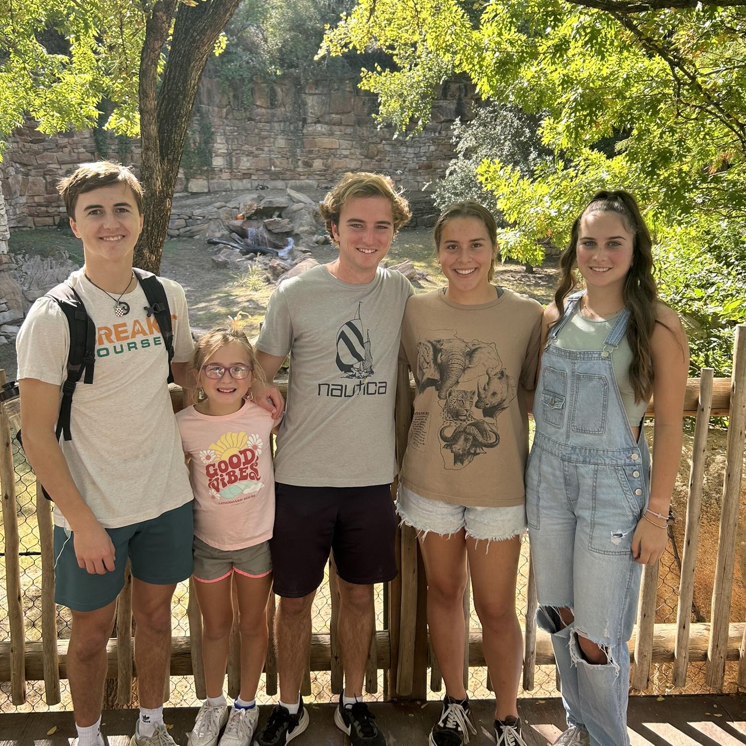 We visited the Ft. Worth Zoo in October of 2024. This was one of the first times Esther got to spend time with Jack's family🦒