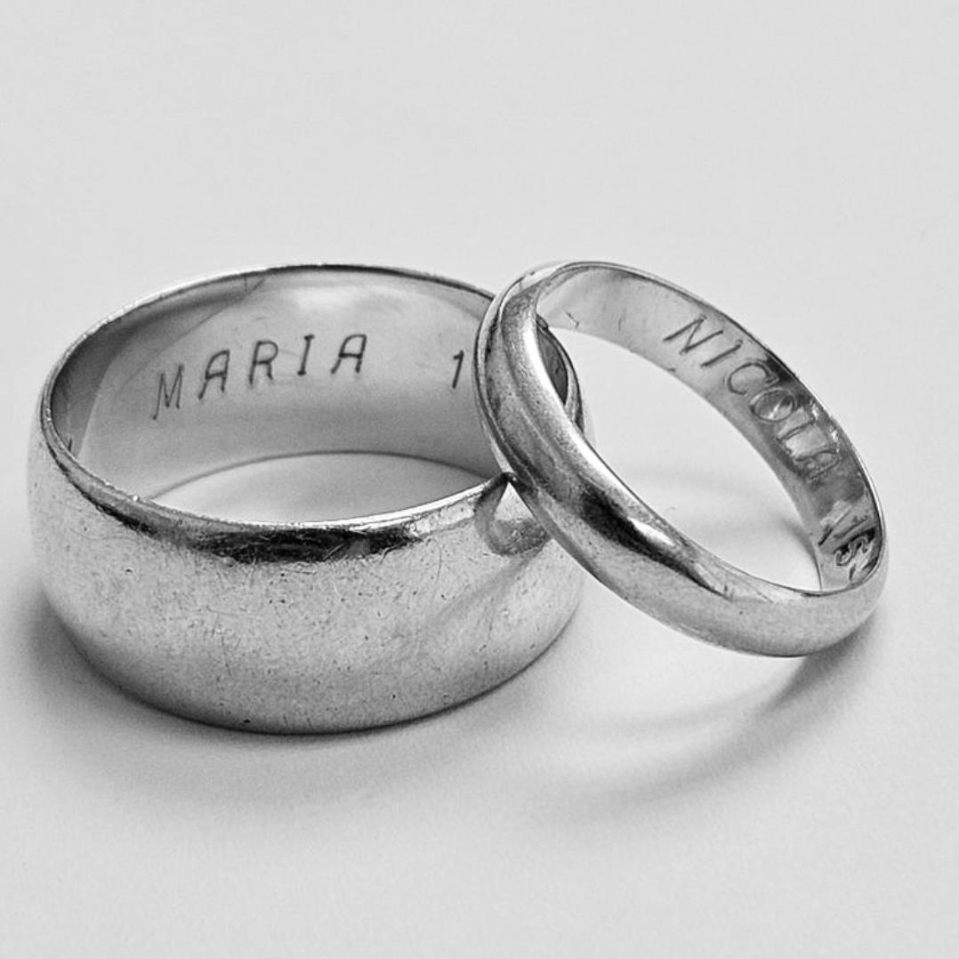 Los Nonnos nos reglaron sus anillos no podemos apreciar mas este hermoso Gesto. / The Nonnos gift us ther wedding bands we could not appreciated it more.