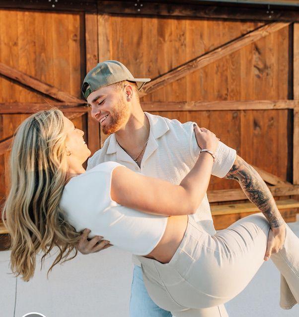 The Wedding Website of Lindsey Windsor and Chad Gleason