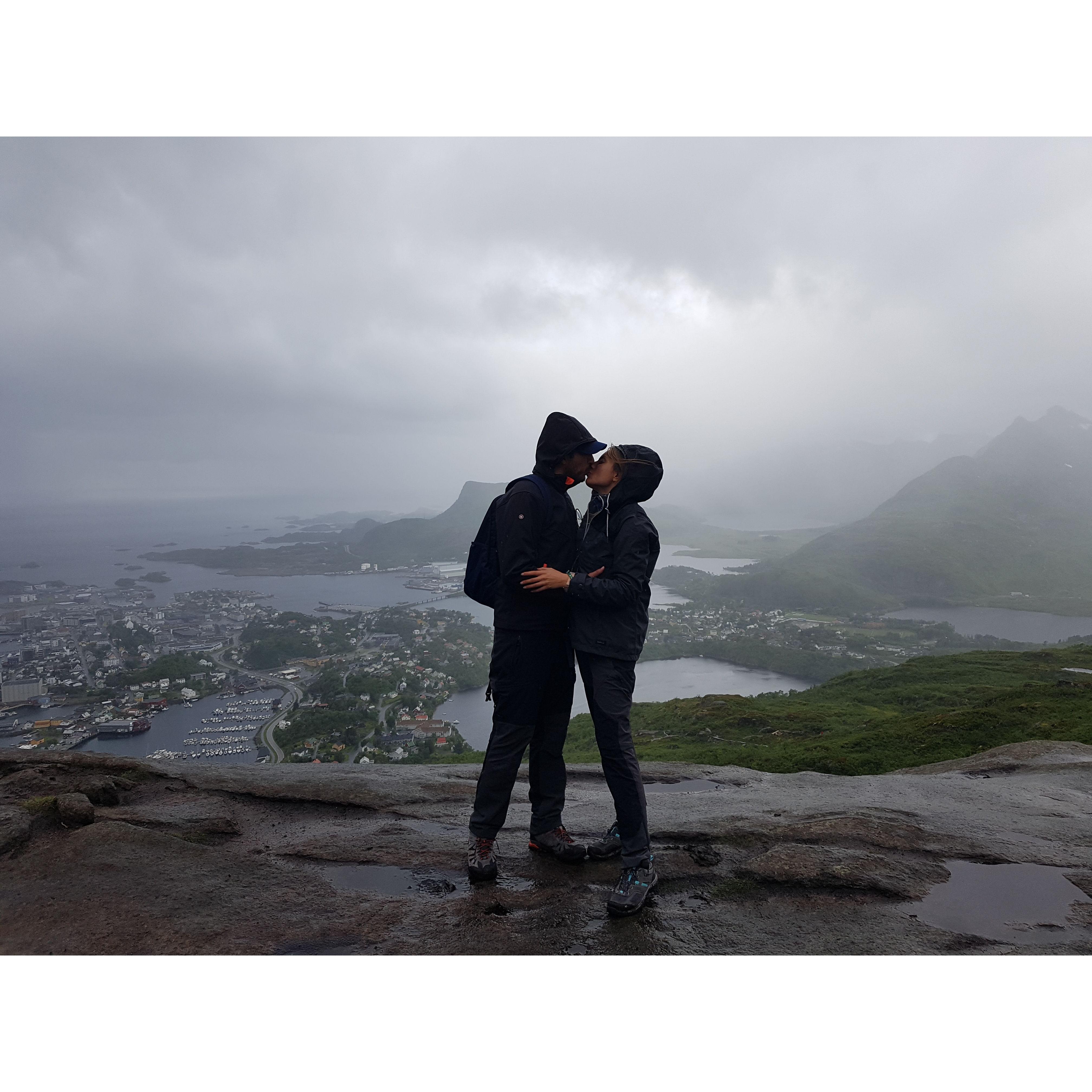 Bacio sulla vetta delle Isole Lofoten / Kiss on the summit of the Lofoten Islands - 2020