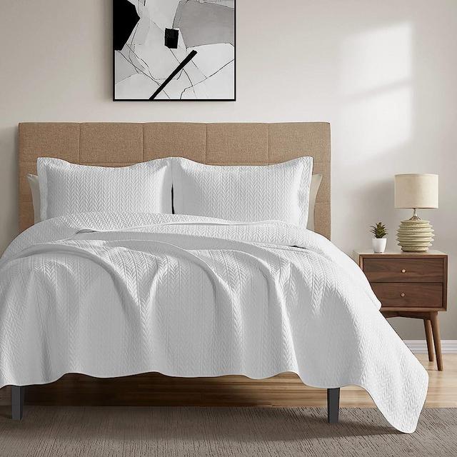 APNINO White Quilt Sets Queen, Lightweight Quilt Bedding Set for All Season, Soft Bedspread Coverlet with 2 Pillow Shams (White, 90x96 inches)