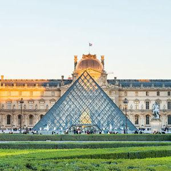 Buy our tickets to the Louvre