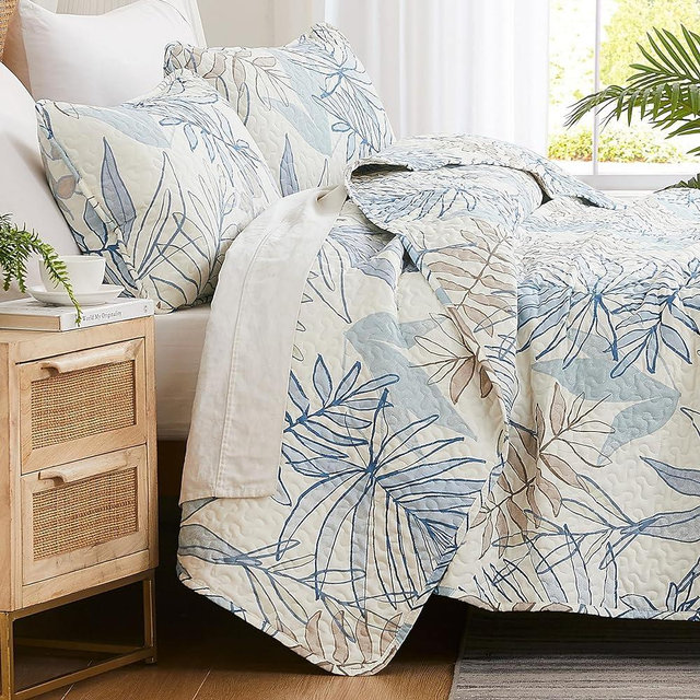 Southshore Fine Living, Inc. Oversized Queen Quilt Bedding Set, 3-Piece, Full/Queen Bedspread Quilt Set with 2 Shams, Tropical Print Quilt Coverlet for Full or Queen Beds, Microfiber Quilt, Blue