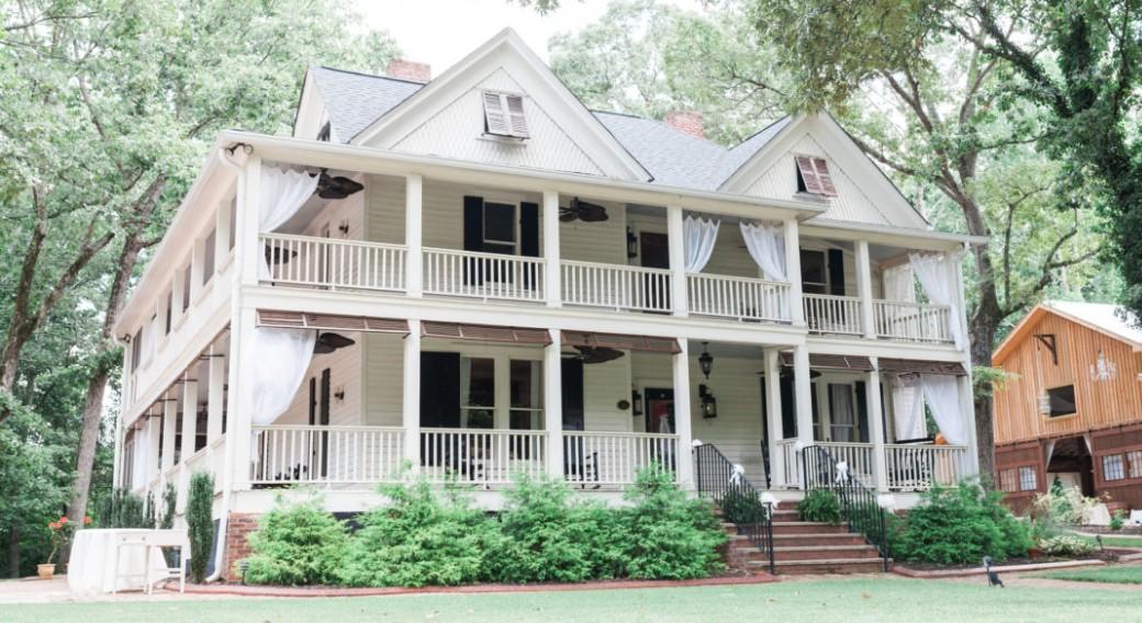 The Wedding Website of Nicole Budzinski and Johnny Beatenbough