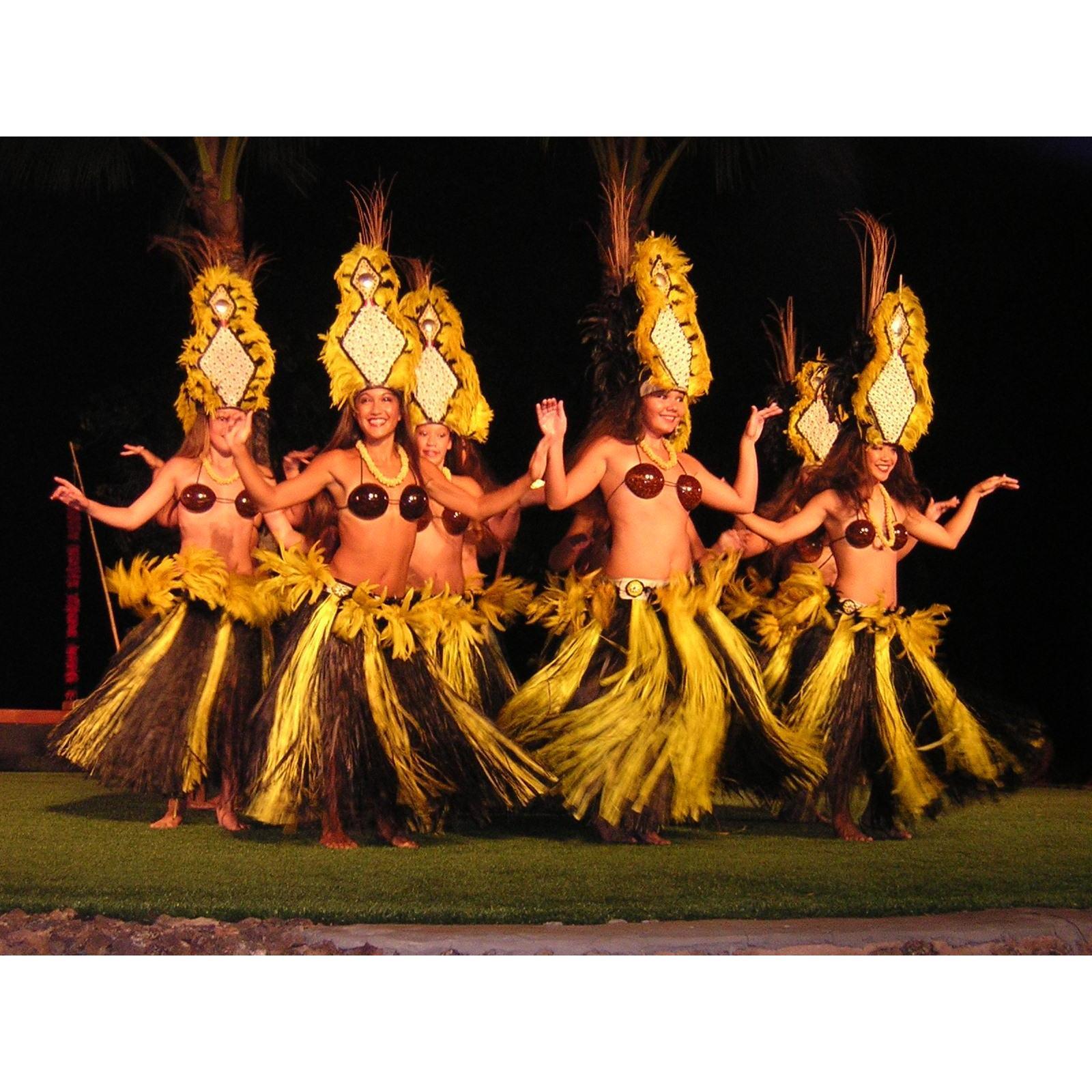 Myths of Maui Luau reception, complete with hula girls!