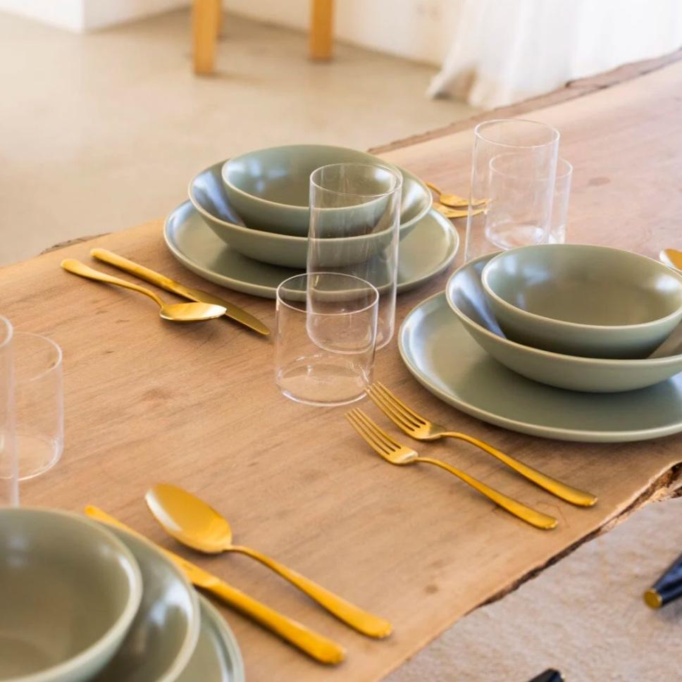 Dinnerware Set