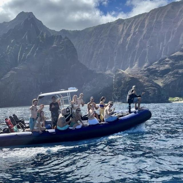 Na Pali Coast Zodiac Boat Tour