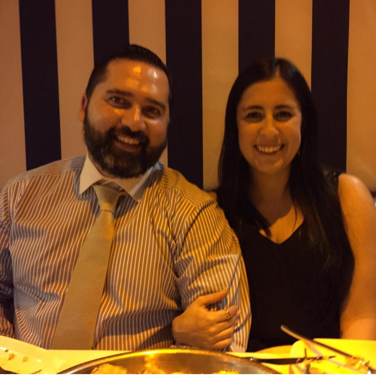 Cena de Navidad juntos (conociendo a sus padres 😬)!
Good looking even in low light.