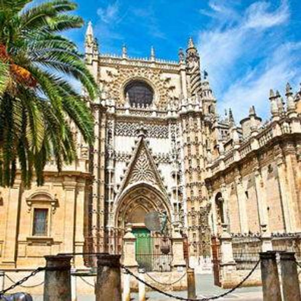 Cathedral, La Giralda, and Alcazar Tour in Seville