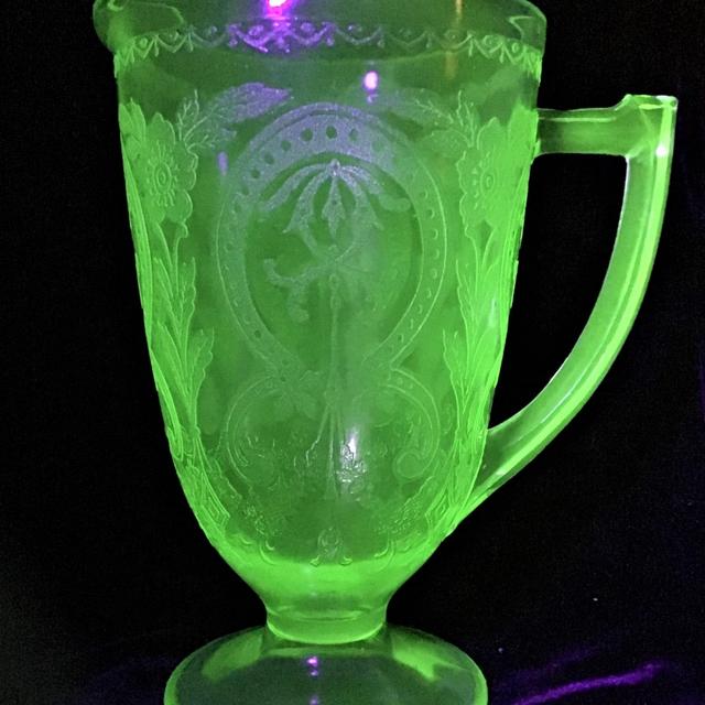 Vintage Green Depression Uranium Glass...