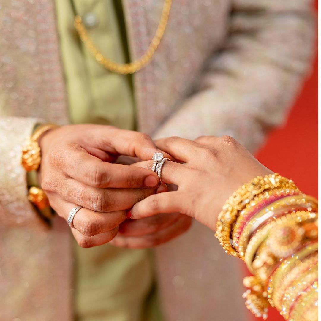 2.9 carats of love, that perfectly sums up to 11 to match our wedding date, a fairytale that sparkles! 💍