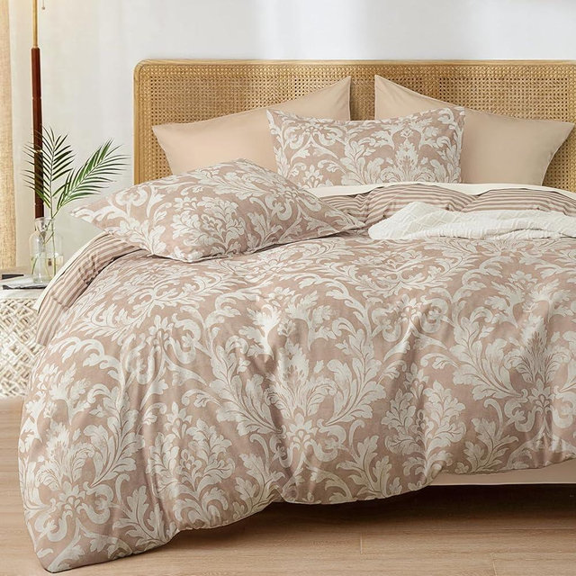 PHF Ultra Soft Floral Duvet Cover Queen Size, Printed Bedding Set 3 Pieces, Comfy Farmhouse Pattern Duvet Cover Set with 2 Pillow Shams, Zipper Closure and 8 Ties, 90"x90", Paisley-red