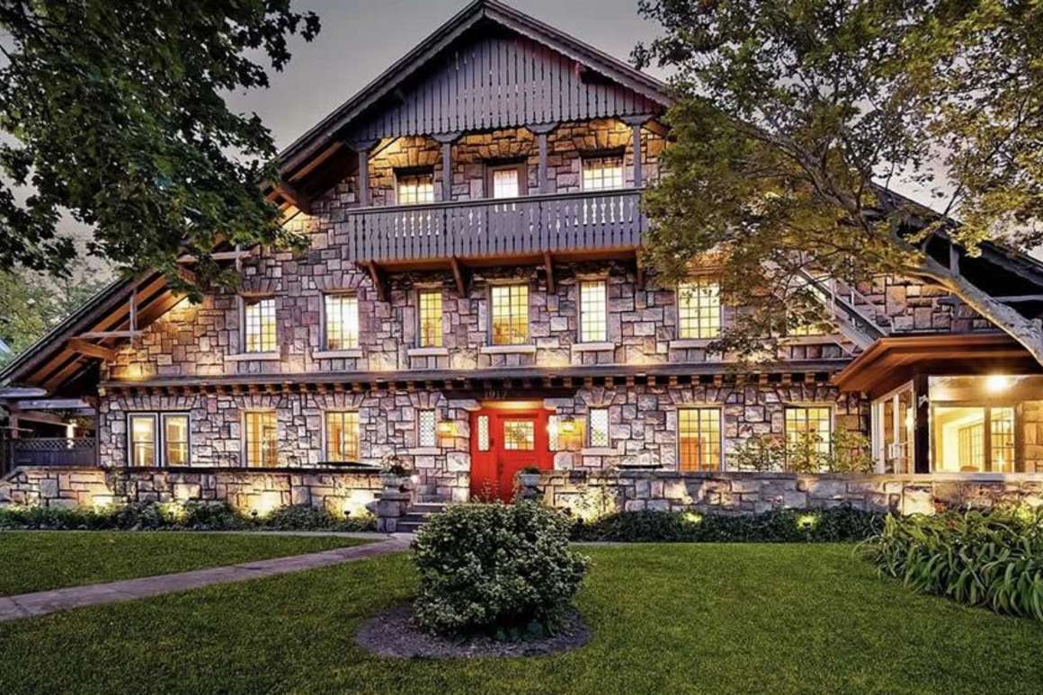 Stone Chalet Bed And Breakfast Inn And Event Center