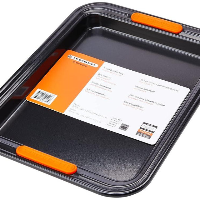 Le Creuset Non-Stick Carbon Steel Small Rectangular Baking Tray, 32.2 x 24 x 2.58 cm, Matte Black, 46078320010000