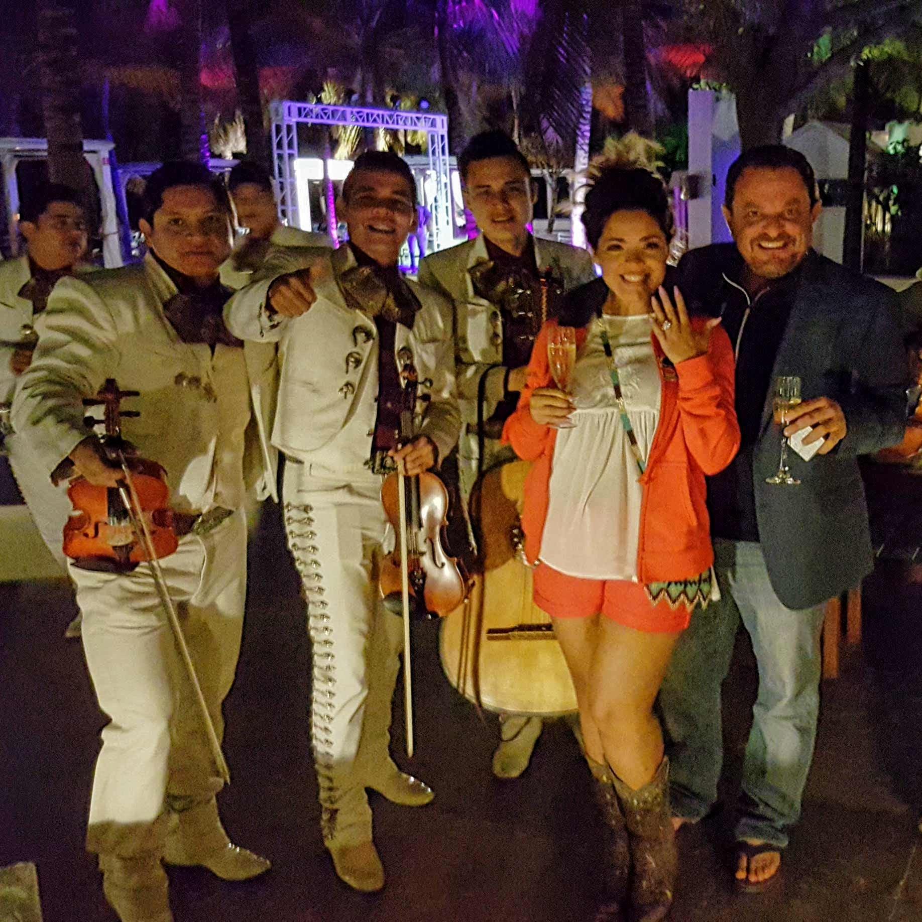 No precisamente en San Miguel, pero si el sí más importante para José Luis! 
Feb. 2016 | Cancún