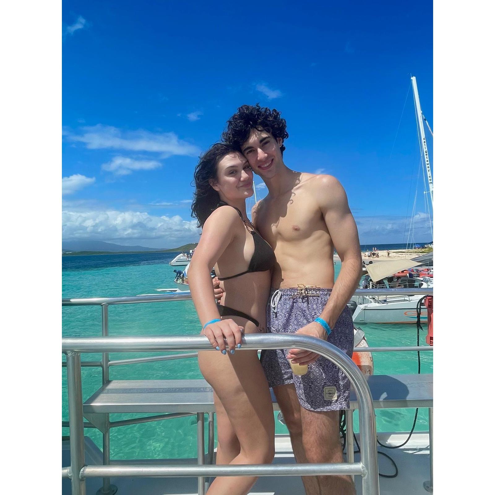 And so our travels together began! We went to Puerto Rico in the Spring of 2022. | E assim começaram nossas viagens juntos! Fomos para Porto Rico na primavera de 2022.