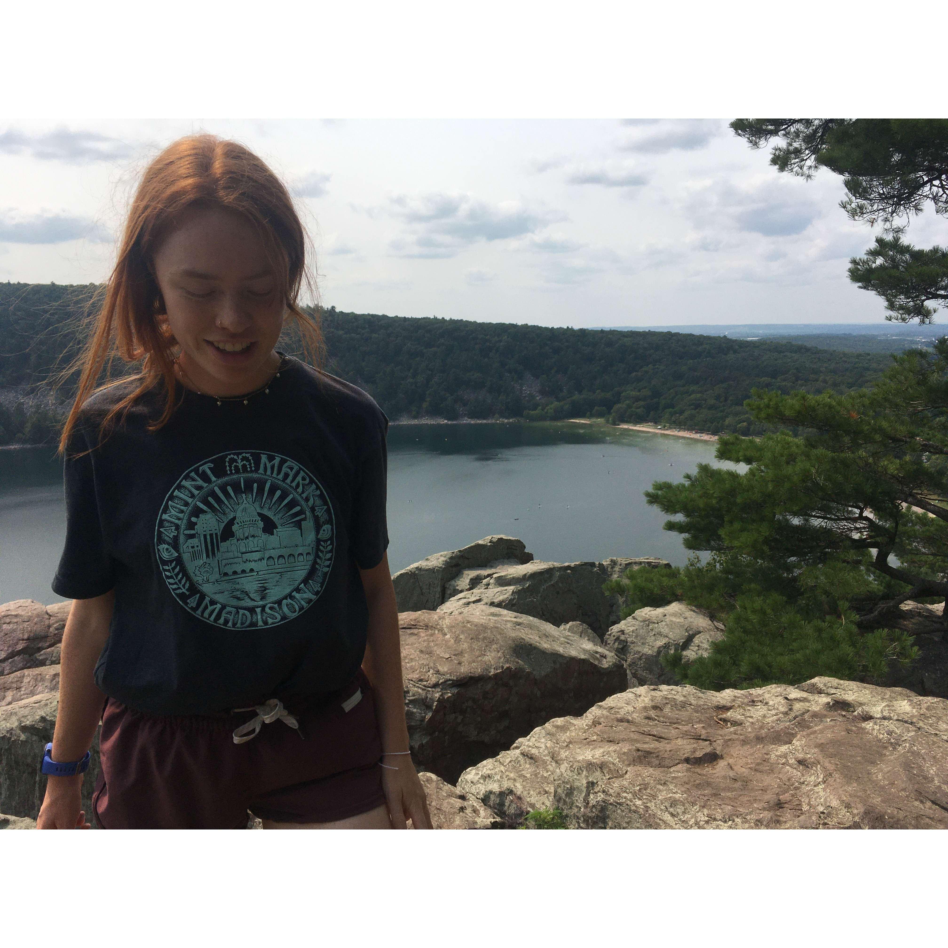 Hiking around Devil's lake in Wisconsin (Summer 2021).