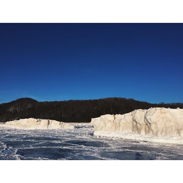 March 1st, 2015:
Sunny day of exploring still-frozen Lake Michigan! 🌤️