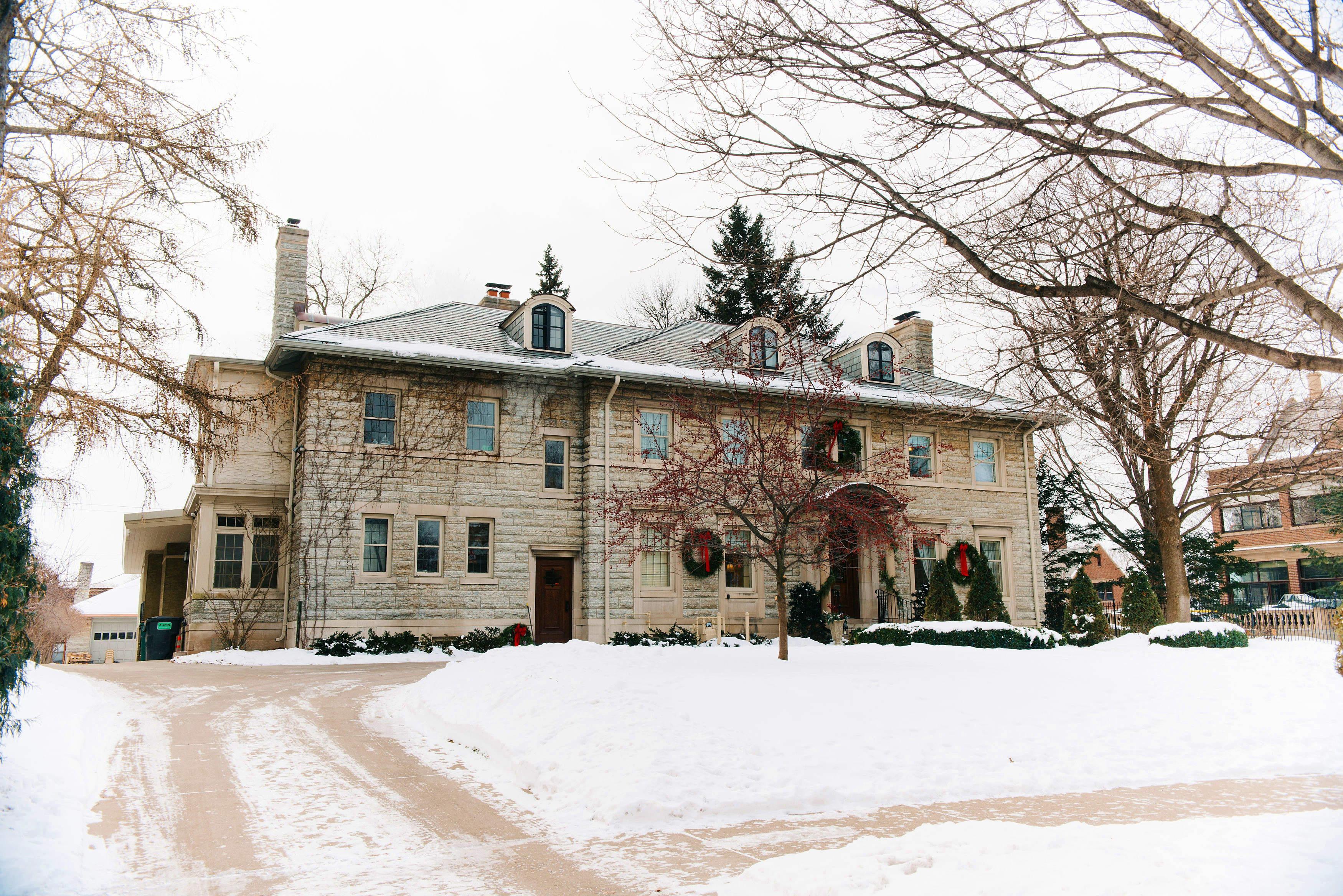 The Wedding Website of Emily Stolle and Robert Leeves