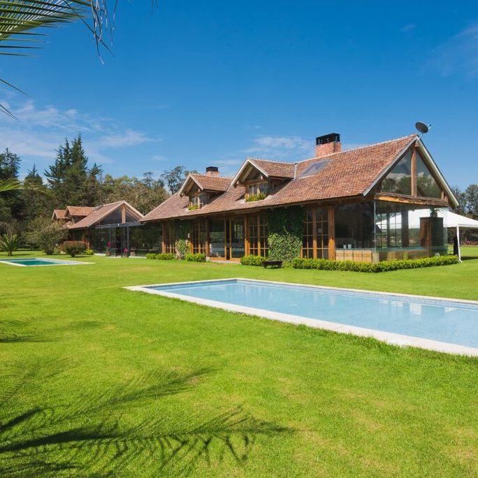 Multiple pools and jacuzzi for guests