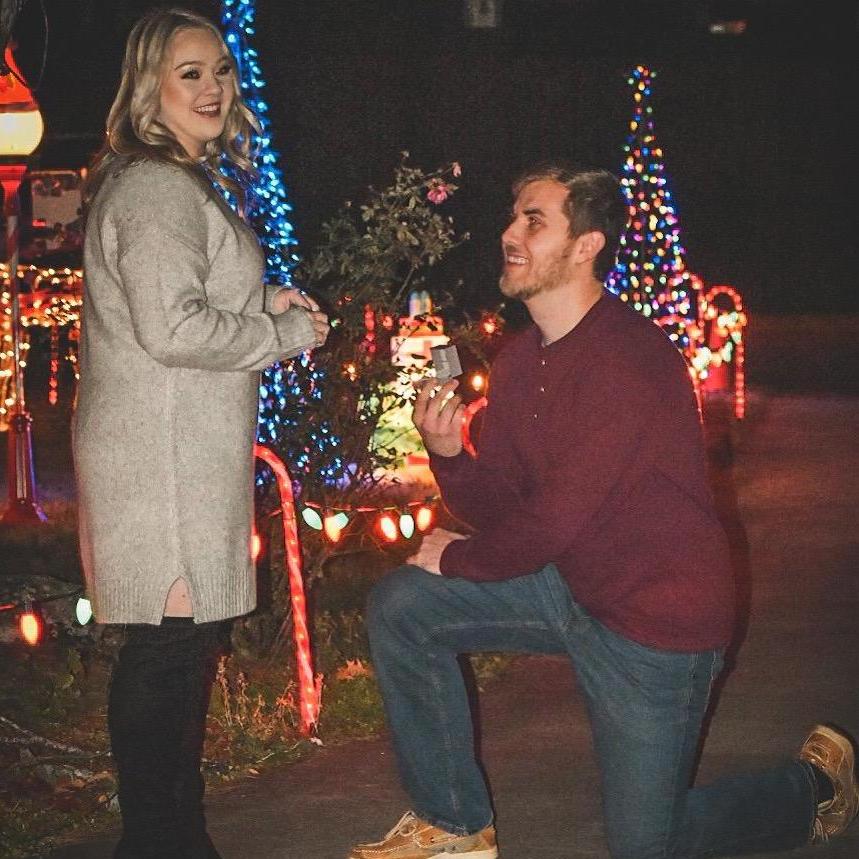 The proposal on 12.11.2020 at the Woodland Drive Christmas lights.