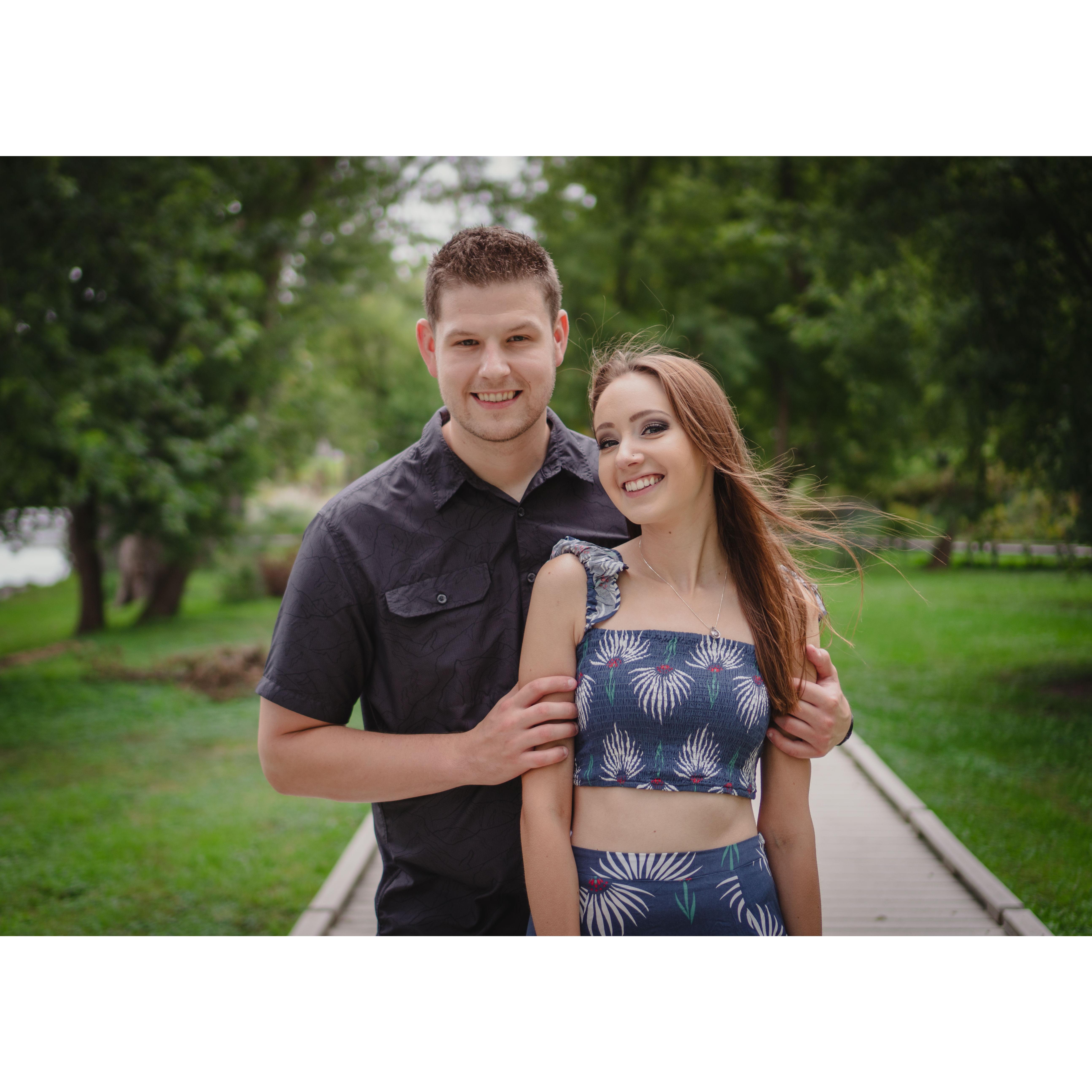 Engagement Photos in Settlers Park (Mequon/Thiensville, WI)