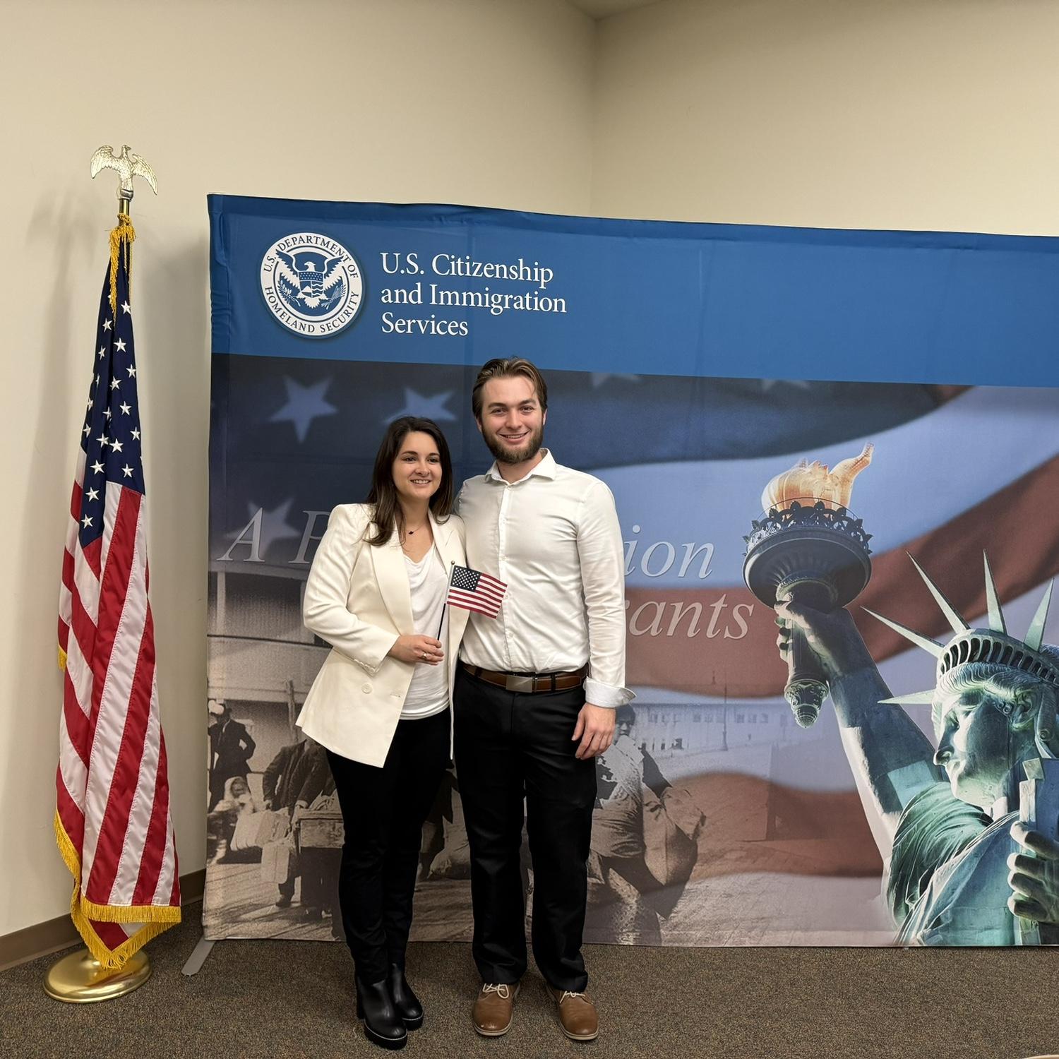 Dec 2023 - Sabrina’s citizenship ceremony / ceremonia de ciudadanía de Sabrina