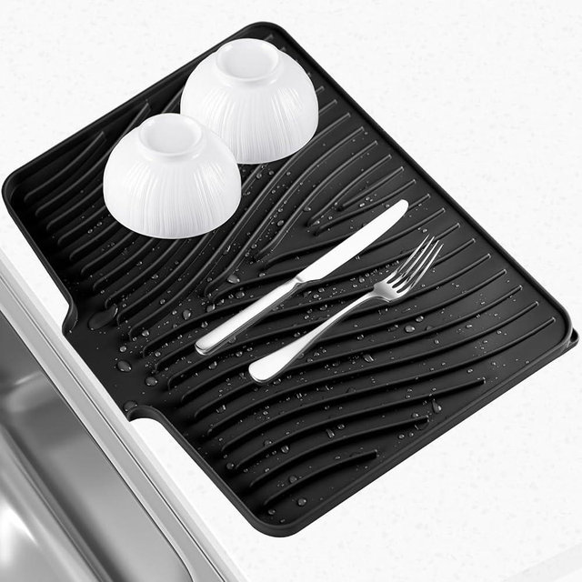Dish Drying Mat Silicone Dish Drying Mat with Built-In Drainage Spout, Non-Slip Drainage Mat, Easy to Clean, Eco-Friendly, Heat Resistant Silicone Mat for Kitchen Countertop or Sink（15.8" x 13" Black）