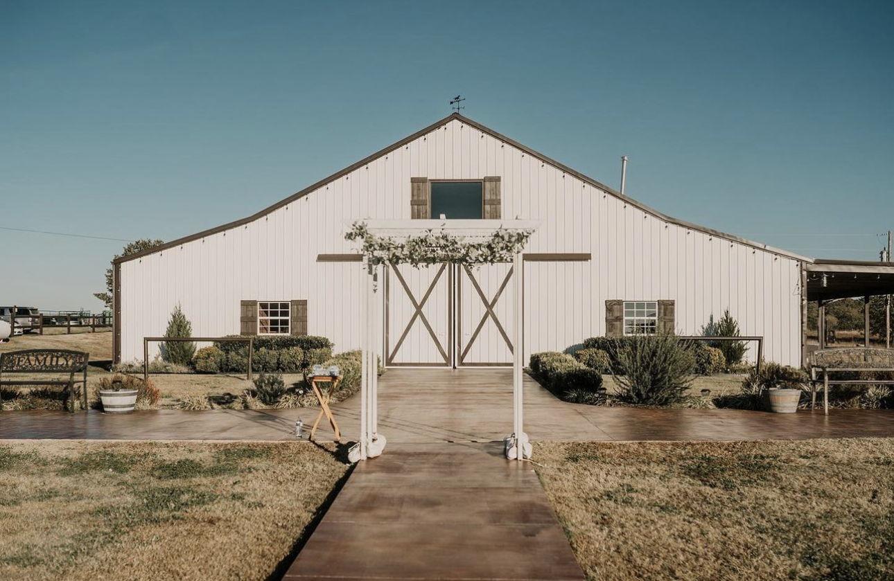 The Wedding Website of Raymond Farrell and Maddi Byrne